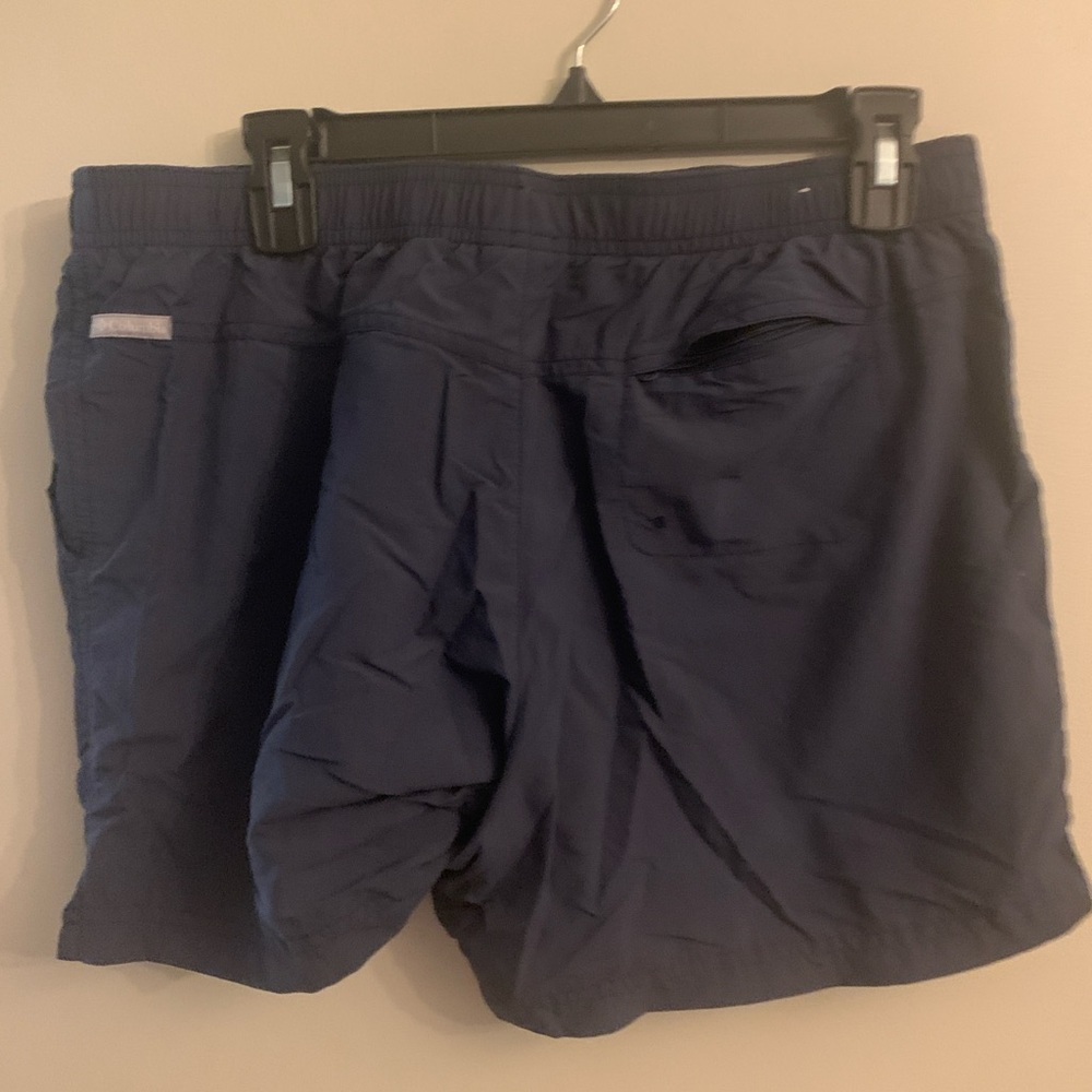 Columbia navy shorts